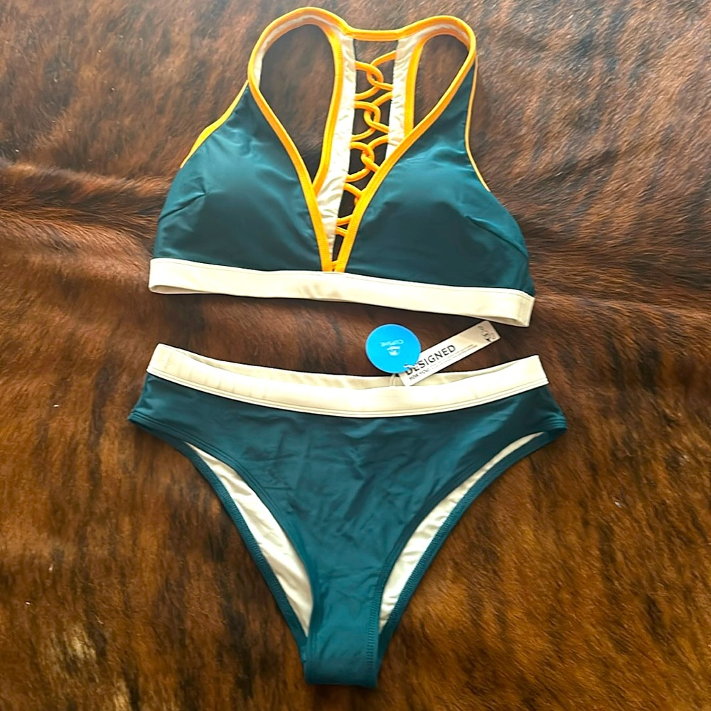 NWT CUPSHE bikini.  Size medium.